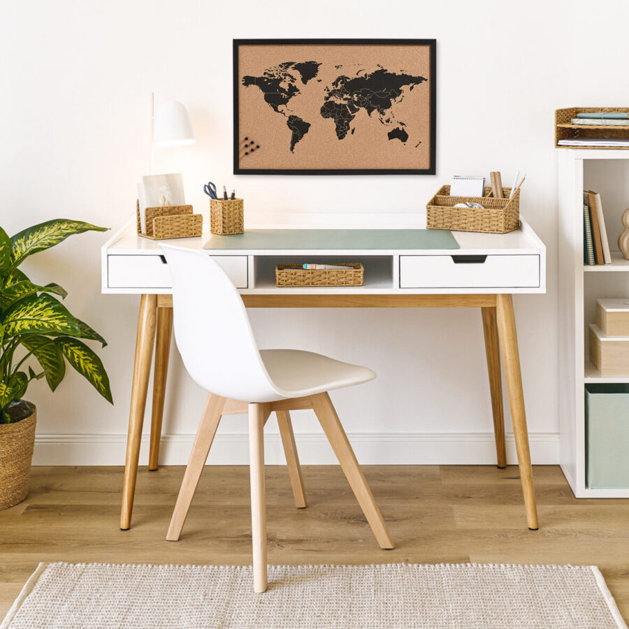 Pinboard 'World', Kork/Holz, schwarz – Lifestyle 1