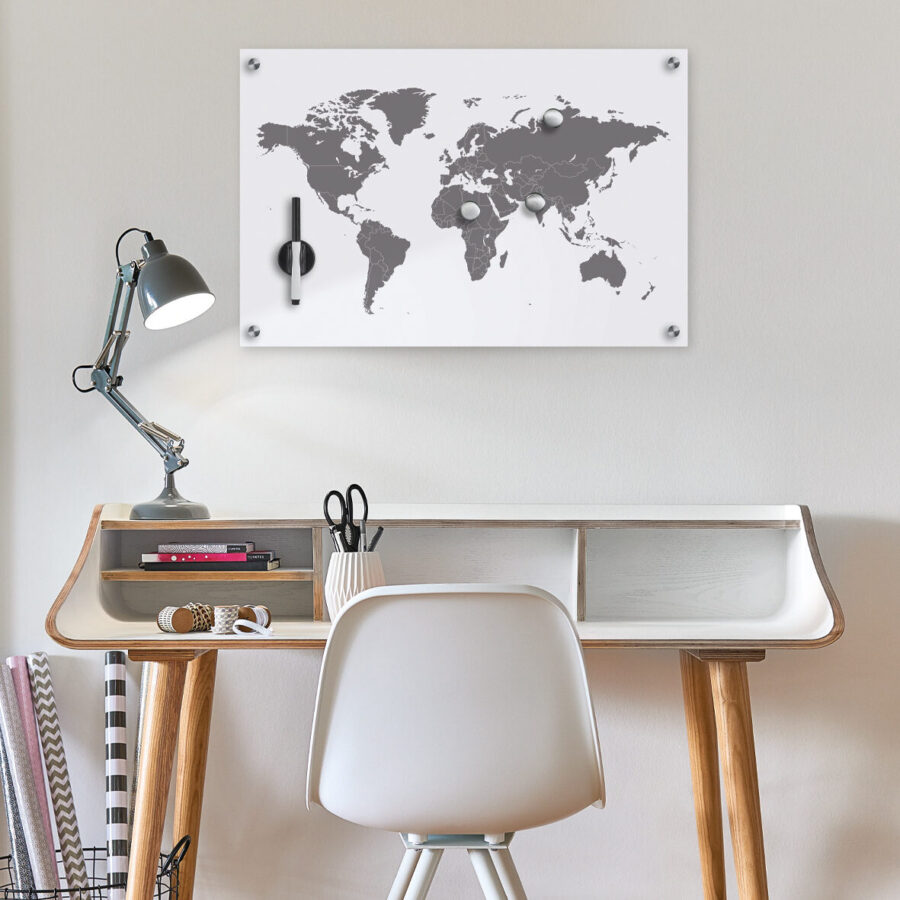 Memoboard 'World map', Glas – Lifestyle 1