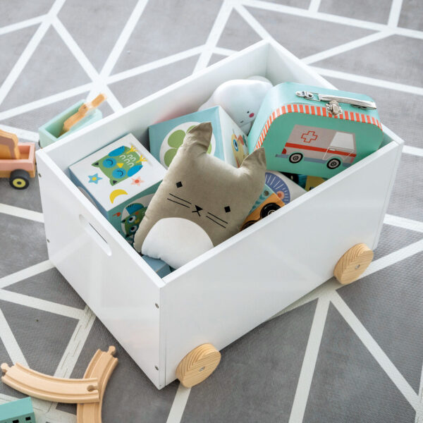 Kinder-Spielzeugkiste m. R., MDF/Kiefer, weiß – Lifestyle 1