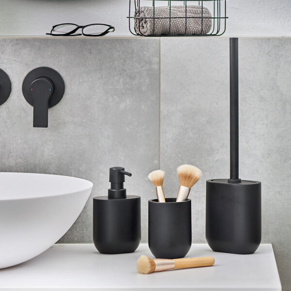 Seifenspender, Polyresin/Kunststoff, schwarz – Lifestyle 1