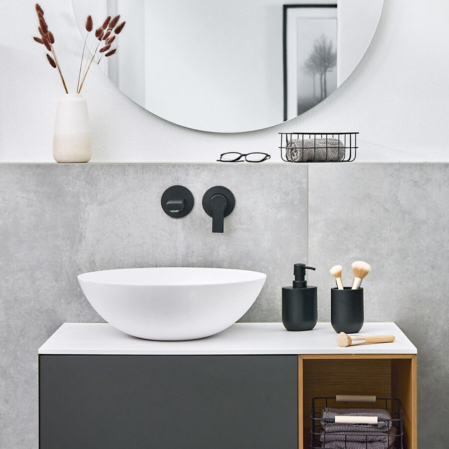 Seifenspender, Polyresin/Kunststoff, schwarz – Lifestyle 2