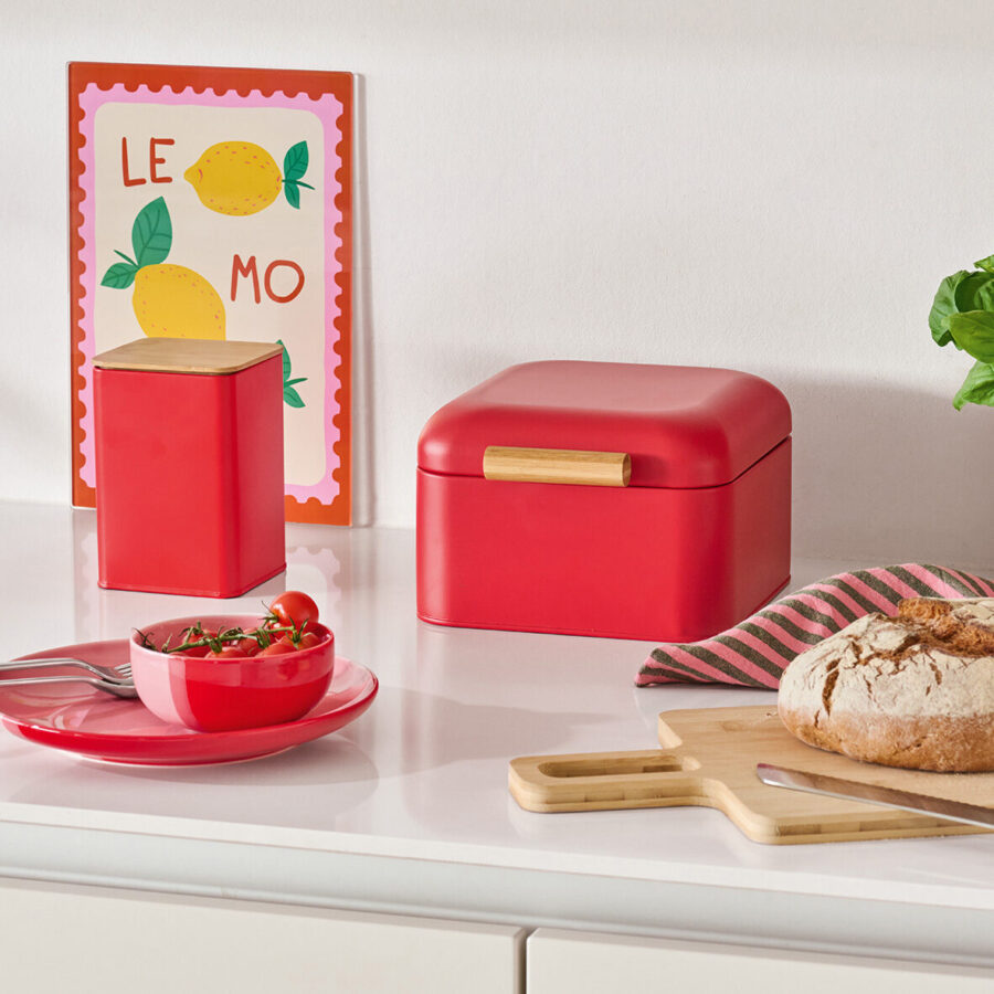 Brotkasten, Metall/Bambus, rot – Lifestyle 1