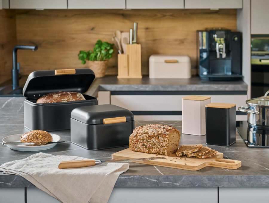 Brotkasten, Metall/Bambus, schwarz – Lifestyle 2