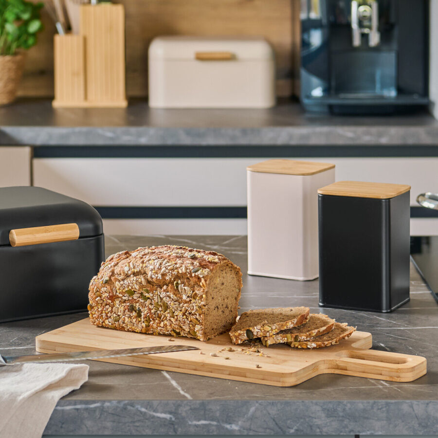 Schneide-/Servierbrett mit Griff, Bambus – Lifestyle 2