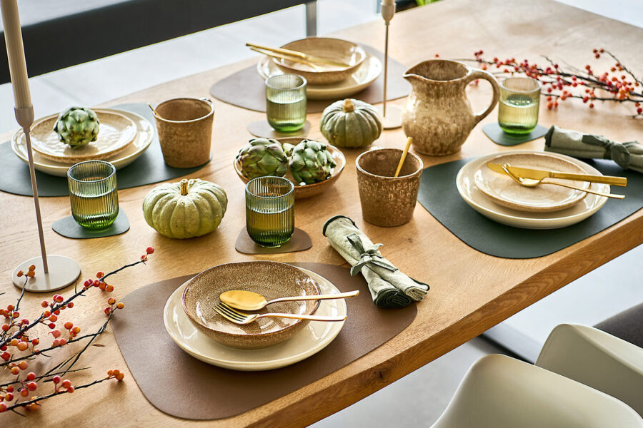 Platzset "2 tone", Kunstleder, schwarz/dunkelgrün – Lifestyle 1