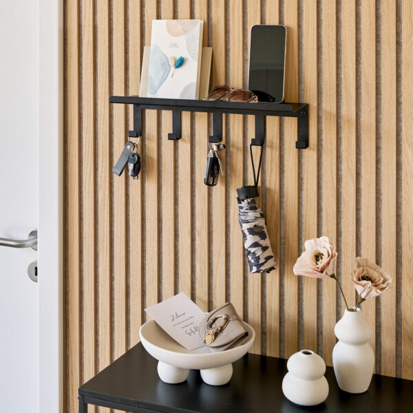 Wandregal mit Haken, Metall, schwarz – Lifestyle 1