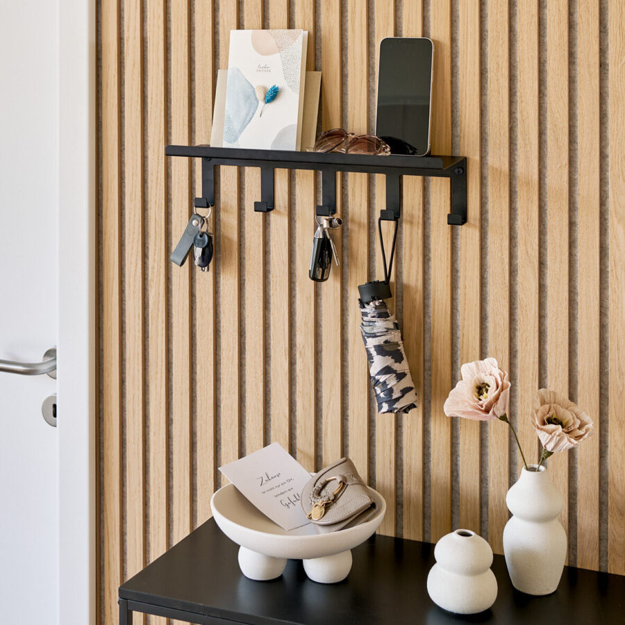 Wandregal mit Haken, Metall, schwarz – Lifestyle 1