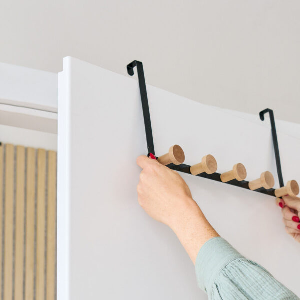 Türhänger m. 5 Haken, Metall/Holz, schwarz – Lifestyle 1